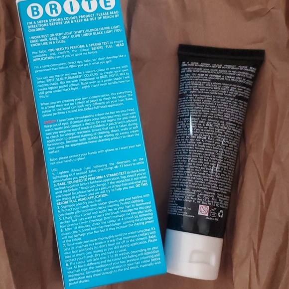 Brite Neon blue glow in UV light semi perm colour - Picture 6 of 7